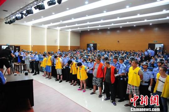 徐州市中級(jí)人民法院召開(kāi)毒品犯罪案件集中宣判大會(huì),11名被告人被判處死刑、無(wú)期徒刑和有期徒刑不等。