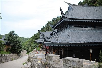 　7月9日，密云水庫附近隸屬于某單位的栗林度假山莊，建筑風(fēng)格古色古香