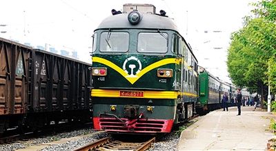 綠皮車 較早的老式火車，客車車廂以綠色為主
