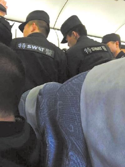 特警登機(jī)處理。