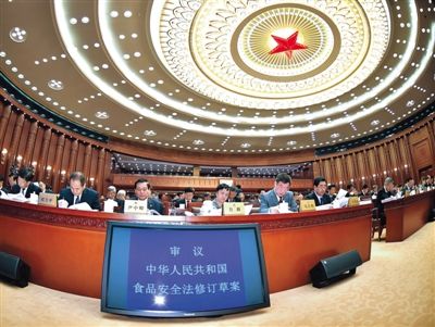 昨日，食品安全法修訂草案提交十二屆全國人大常委會第十四次會議進行三審。 新華社記者 李濤 攝