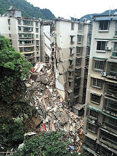  昨日，貴陽(yáng)市云巖區(qū)一棟9層居民樓垮塌，16人失聯(lián)。新華社發(fā)