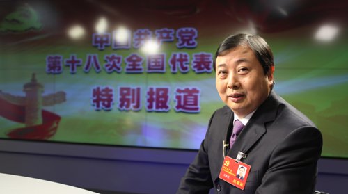 十八大代表，江蘇省江陰市華西村黨委書(shū)記、華西集團(tuán)董事長(zhǎng)吳協(xié)恩