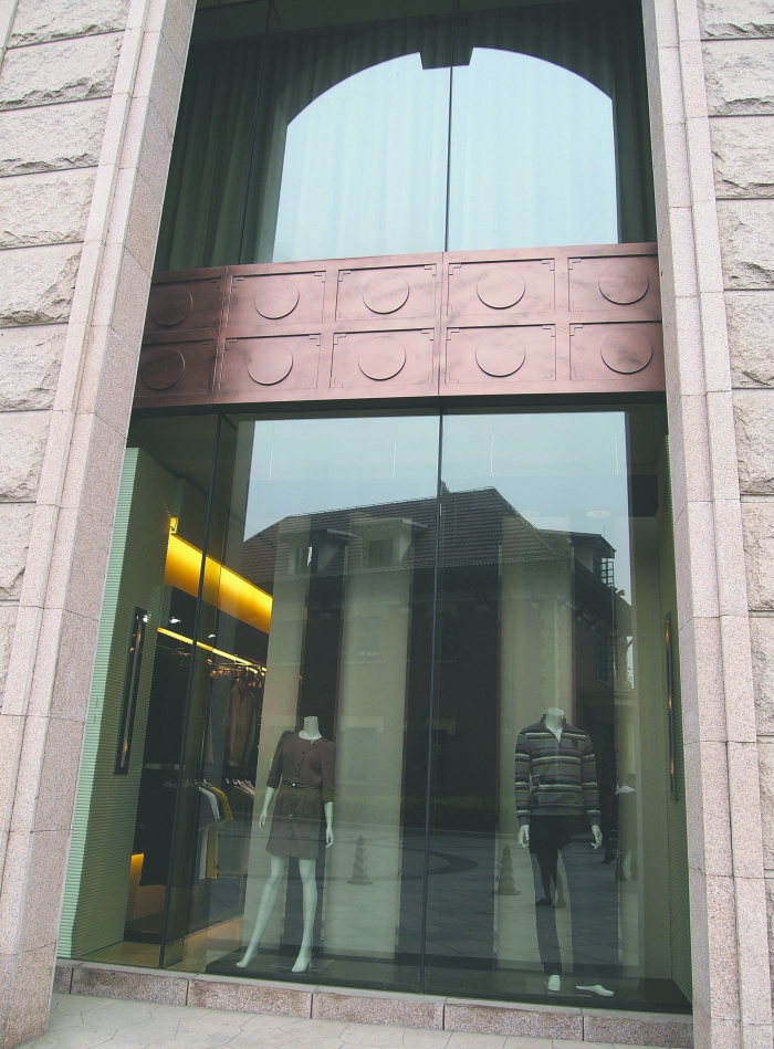 成都新東方千禧大酒店內(nèi)，曾銷售假冒LV產(chǎn)品的店鋪