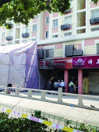 警方勘查事故現(xiàn)場。