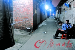 事發(fā)出租屋前拉起了警戒線，警方正在現(xiàn)場(chǎng)調(diào)查。記者陳楓攝