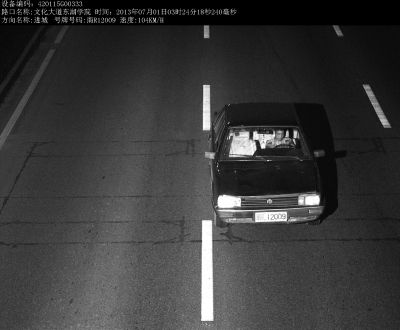警方就是通過這張清晰的視頻圖片找到嫌犯。