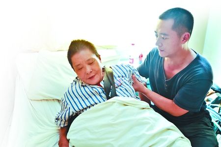 母親因患白血病無(wú)錢治療，他依然不言放棄