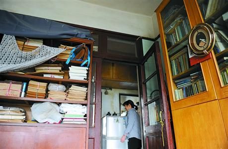 老人生活簡(jiǎn)樸，平時(shí)有保姆照顧