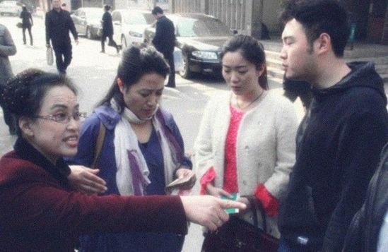 丈母娘從小張的存折中取了20000元，鑒定存折真假