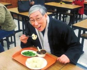 吳頌今到慶豐包子鋪找靈感。