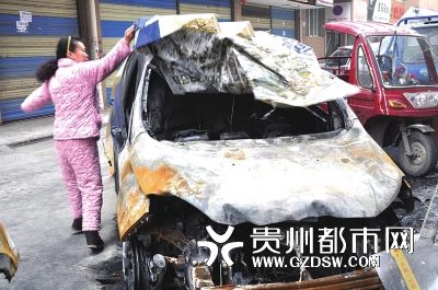 才跑8000公里的車(chē)被燒得不成樣子。