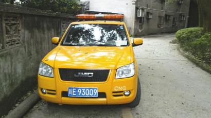 網帖所曝“專業(yè)放鳥車”。圖據網絡