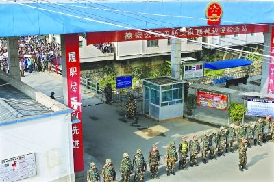 昨日，云南盈江縣那邦鎮(zhèn)邊防站加強(qiáng)戒備 特派記者 賈代騰飛 攝