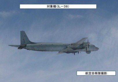 日本自衛(wèi)隊(duì)?wèi)?zhàn)機(jī)拍到的俄國(guó)軍機(jī)。