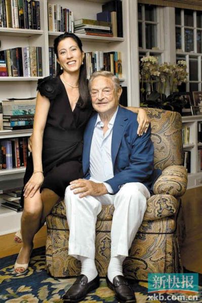 索羅斯及其未婚妻多美子。