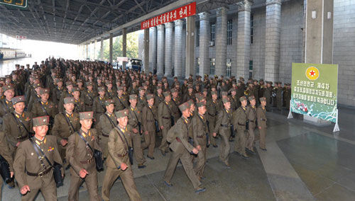 朝鮮人民軍連長級連政治指導(dǎo)員日前陸續(xù)抵達(dá)平壤。