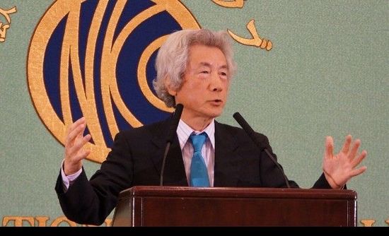 日本前首相小泉純一郎11月12日發(fā)表演說，支持安倍晉三對中國強硬，并鼓動其參拜靖國神社。