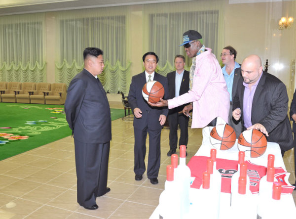 近日，朝鮮最高領(lǐng)導(dǎo)人金正恩已在平壤再次會見并宴請了正在朝鮮訪問的前美國全國籃球協(xié)會(NBA)球星羅德