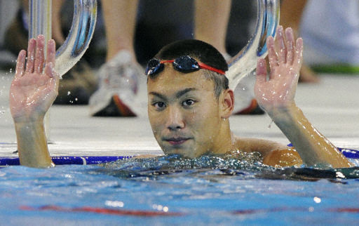 日本著名的游泳選手富田尚彌25歲在參加仁川亞運(yùn)會期間，偷盜了韓國記者的照相機(jī)。