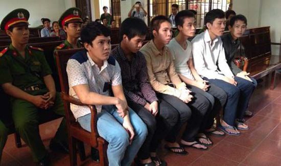 　12月3日，越南邊和市人民法院判處參與反華騷亂的6名罪犯1年至2年6個月不等的有期徒刑。