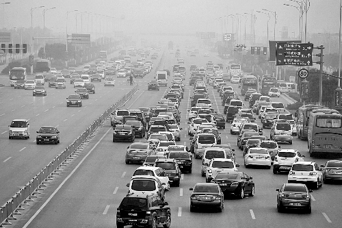 回程車量激增，中州大道車流量大。