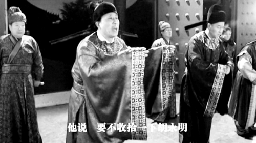 微電影中，“權(quán)貴人士”對“胡永明”多加陷害 視頻截圖