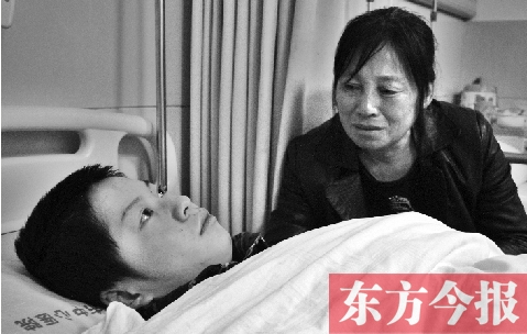 15歲的兒子被毆打成重傷，巨額醫(yī)療費成了曲新苗女士難以跨越的坎兒
