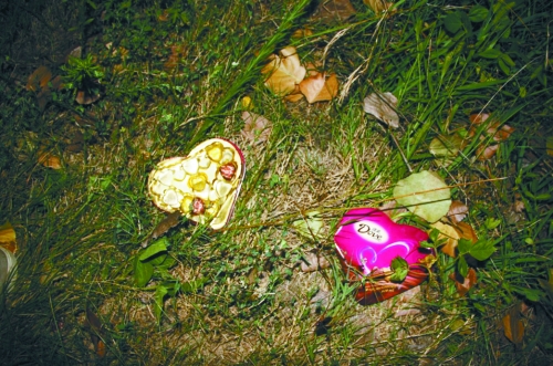 今天是七夕節(jié)，但這對愛人或許無法甜蜜分享這盒巧克力了……