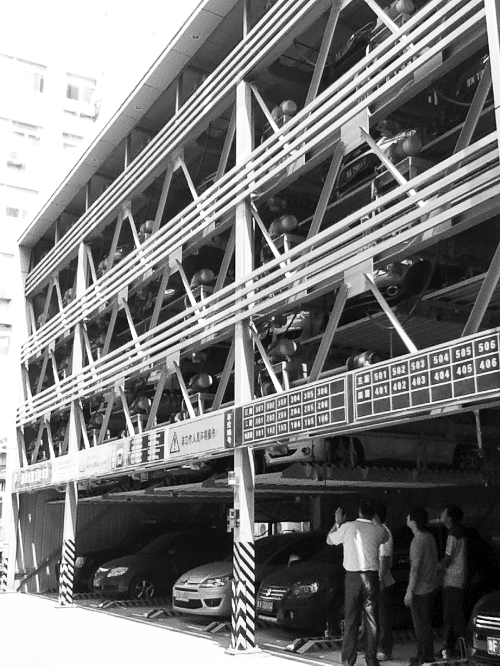 　鄭州新建的28座立體車庫(kù)，多數(shù)沒(méi)有規(guī)劃許可證