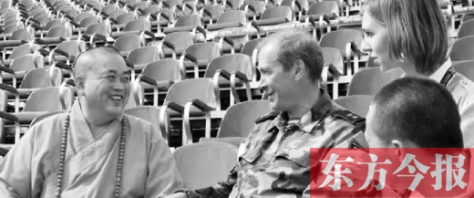克里姆林宮警衛(wèi)司令謝爾蓋將軍會見釋永信，一同觀看排練