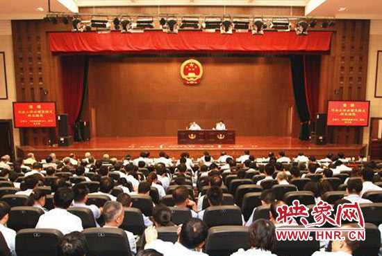 9月3日上午，河南省高級人民法院召開機(jī)關(guān)全體黨員干部大會