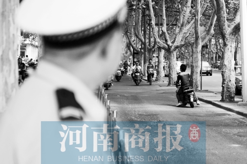 有警察，趕緊掉頭！