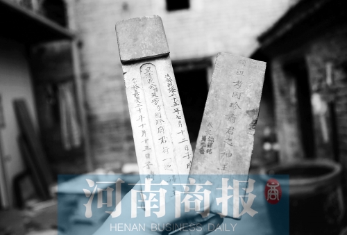 花五松的老宅里，還有祖上留下的牌位