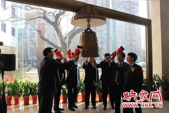 1月7日，在全國股份轉(zhuǎn)讓系統(tǒng)（即新三板），伴隨著開市寶鐘的敲響，山水園林股份有限公司正式登陸新三板。