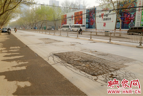 南陽路因?yàn)榈罔F將要施工而暫緩大修。