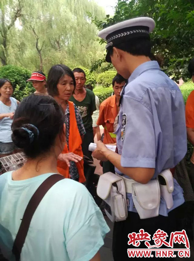 令人憤怒的是，這名老太太竟然報(bào)警說(shuō)“她被環(huán)衛(wèi)工打了”