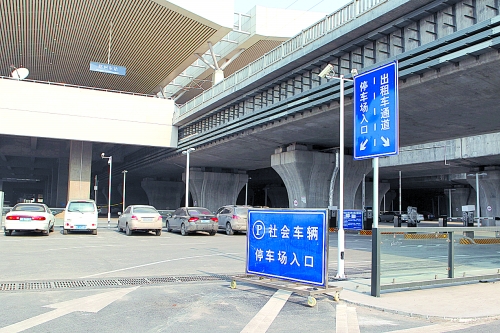 鄭州東站南北停車場開始試運(yùn)營 600車位開放大半