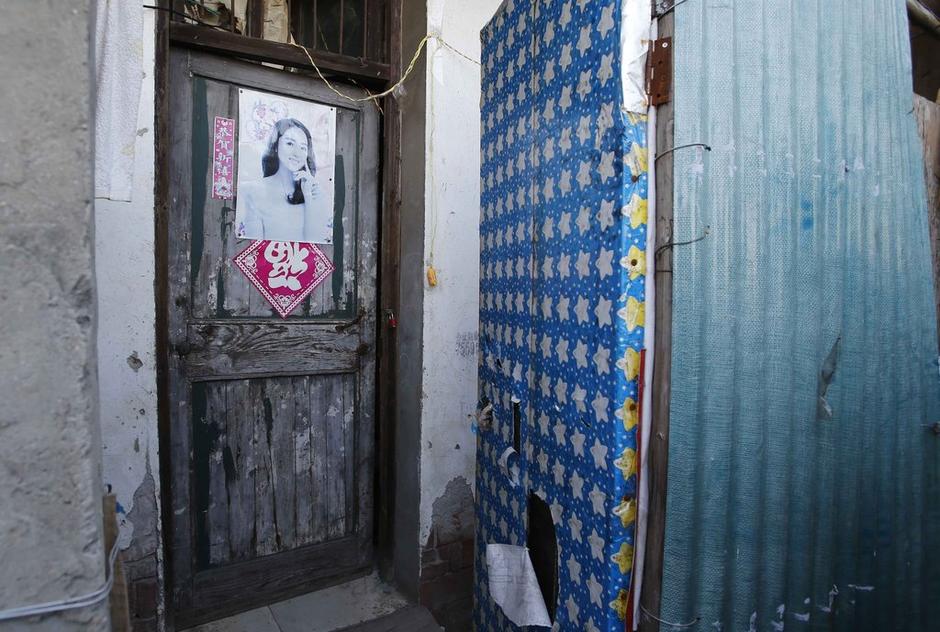 36歲的河南信陽(yáng)打工者陳小龍?jiān)谶@里租了一間屋子住，2012年底開(kāi)始，他偷偷在出租屋里挖地窖。