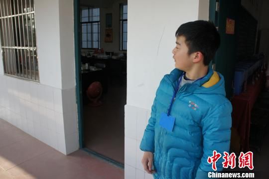 對于幾年如一日照顧他的同學(xué)余興泉，14歲的左臣心里充滿了感激。 李俊杰 攝