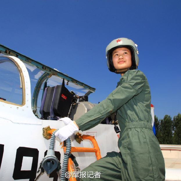 中國(guó)殲擊機(jī)女飛行員