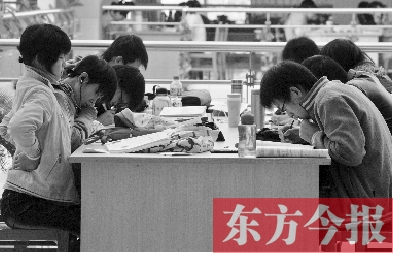 專家認為，內(nèi)地高校對學(xué)生創(chuàng)造性、自主性的培養(yǎng)不及港校