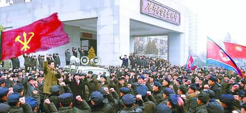 朝鮮11日繼續(xù)展開大規(guī)模批判張成澤運(yùn)動(dòng)。圖為朝鮮金策工業(yè)大學(xué)的青年學(xué)生宣誓擁護(hù)領(lǐng)袖金正恩。
