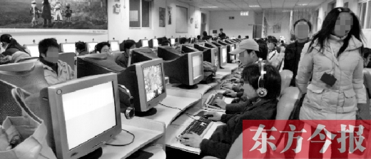 網(wǎng)吧早已成為年輕人的一個(gè)重要去處。18年過去了，河南人的生活與互聯(lián)網(wǎng)已經(jīng)密不可分