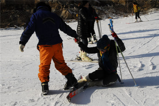 甘山滑雪場(chǎng)“雪戰(zhàn)”首場(chǎng)告捷　引爆冬游三門(mén)峽熱潮