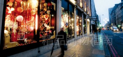 在圣誕節(jié),即使window shopping也很美好。