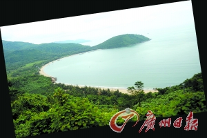 長長的沙灘海岸。
