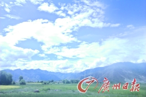 途中的大河煙波浩渺。