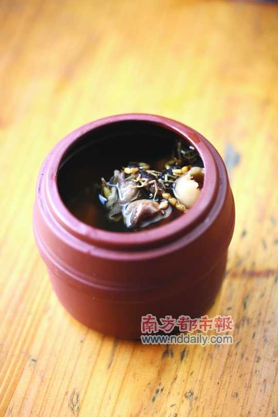 蝎子燉蝸牛。
