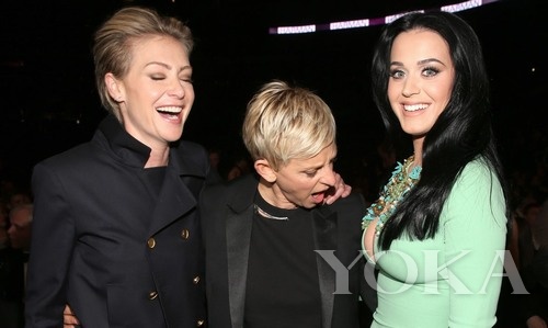 艾倫·德杰尼勒斯(Ellen DeGeneres)同志請(qǐng)注意你的節(jié)操，你老婆還在旁邊看著呢